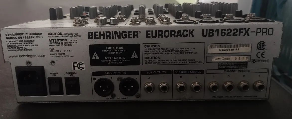 A Mesa de Som Behringer Eurorack 