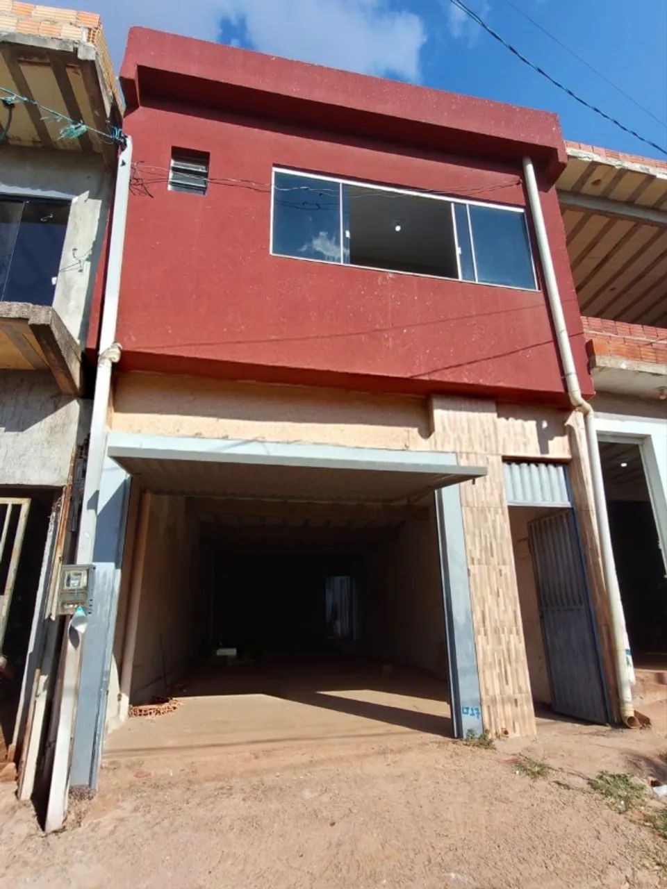 EXCELENTE SOBRADO COM 2 LAJES, PERTO DA PRINCIPAL 