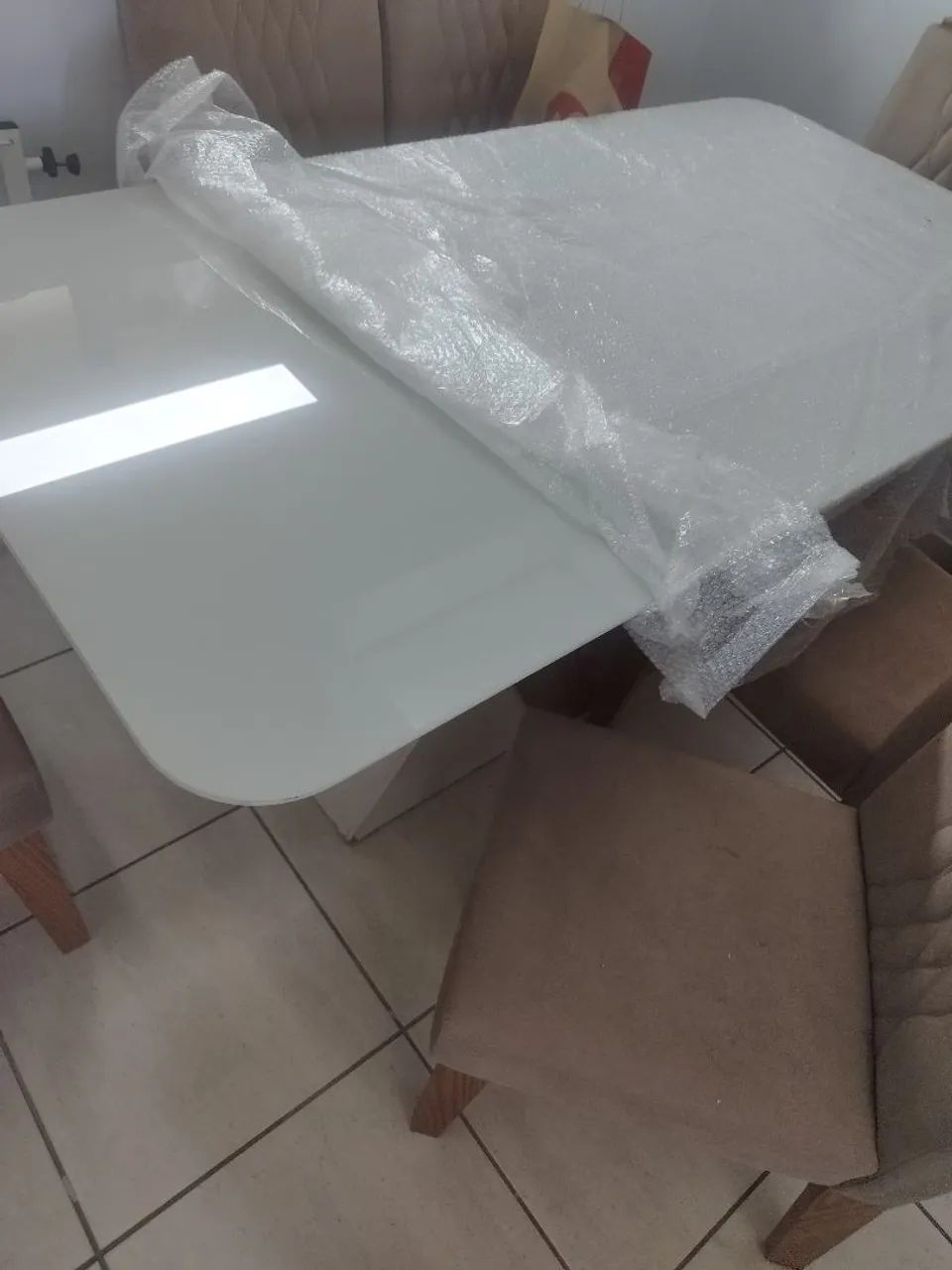 Mesa 6 lugares MDF tampo vidro/Laca e cadeiras - Foto 5