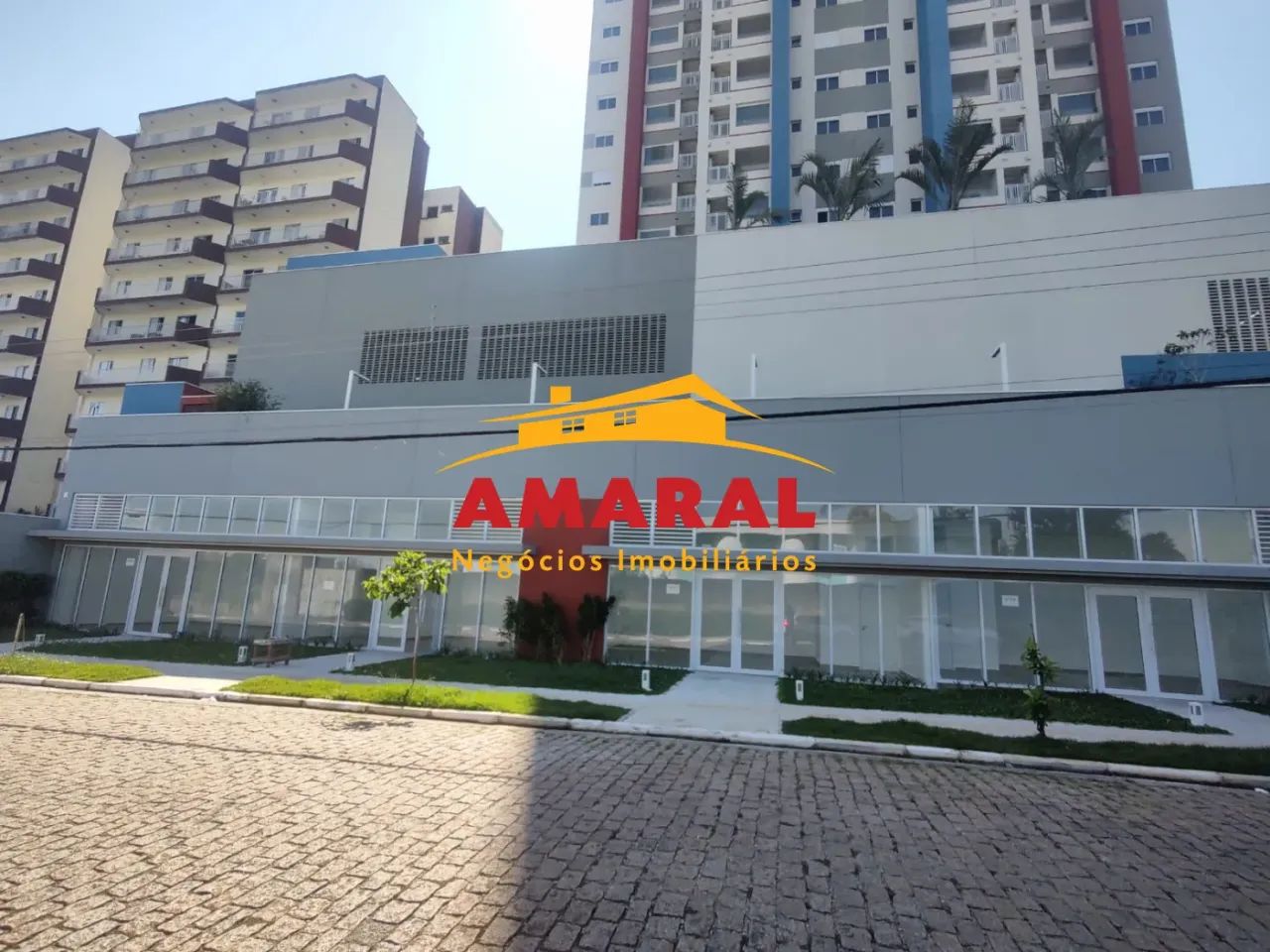 Salão Comercial Moderno de 43 m² Novo, Excelente localização Suzano S/P