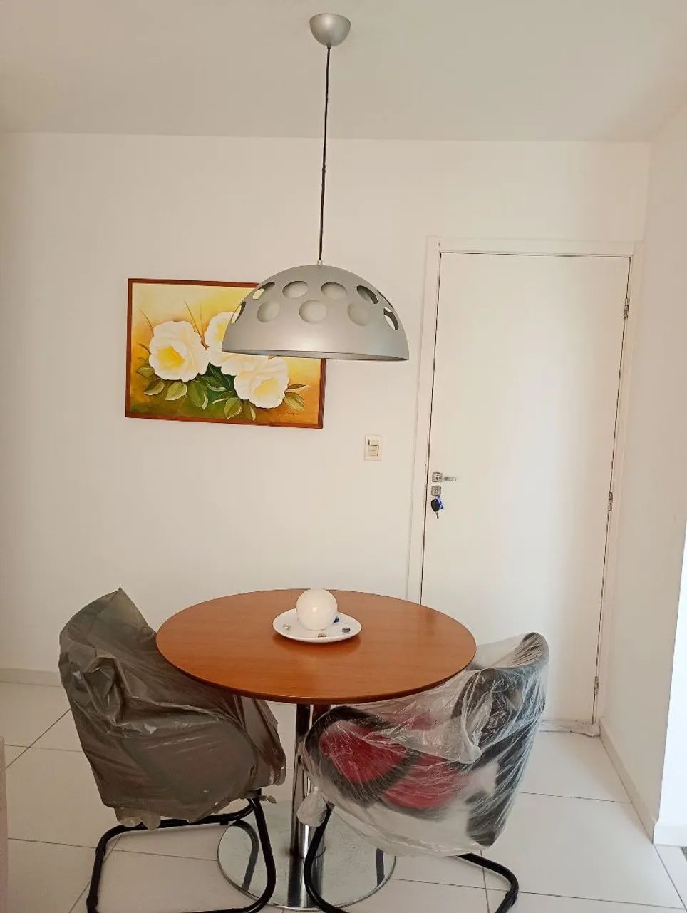 VENDO PAR DE CADEIRAS FIXAS COM BRAÇOS TIPO INTERLOCUTORES - Foto 5