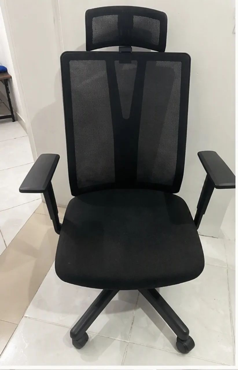 Poltrona presidente ergonômica com encosto de cabeça