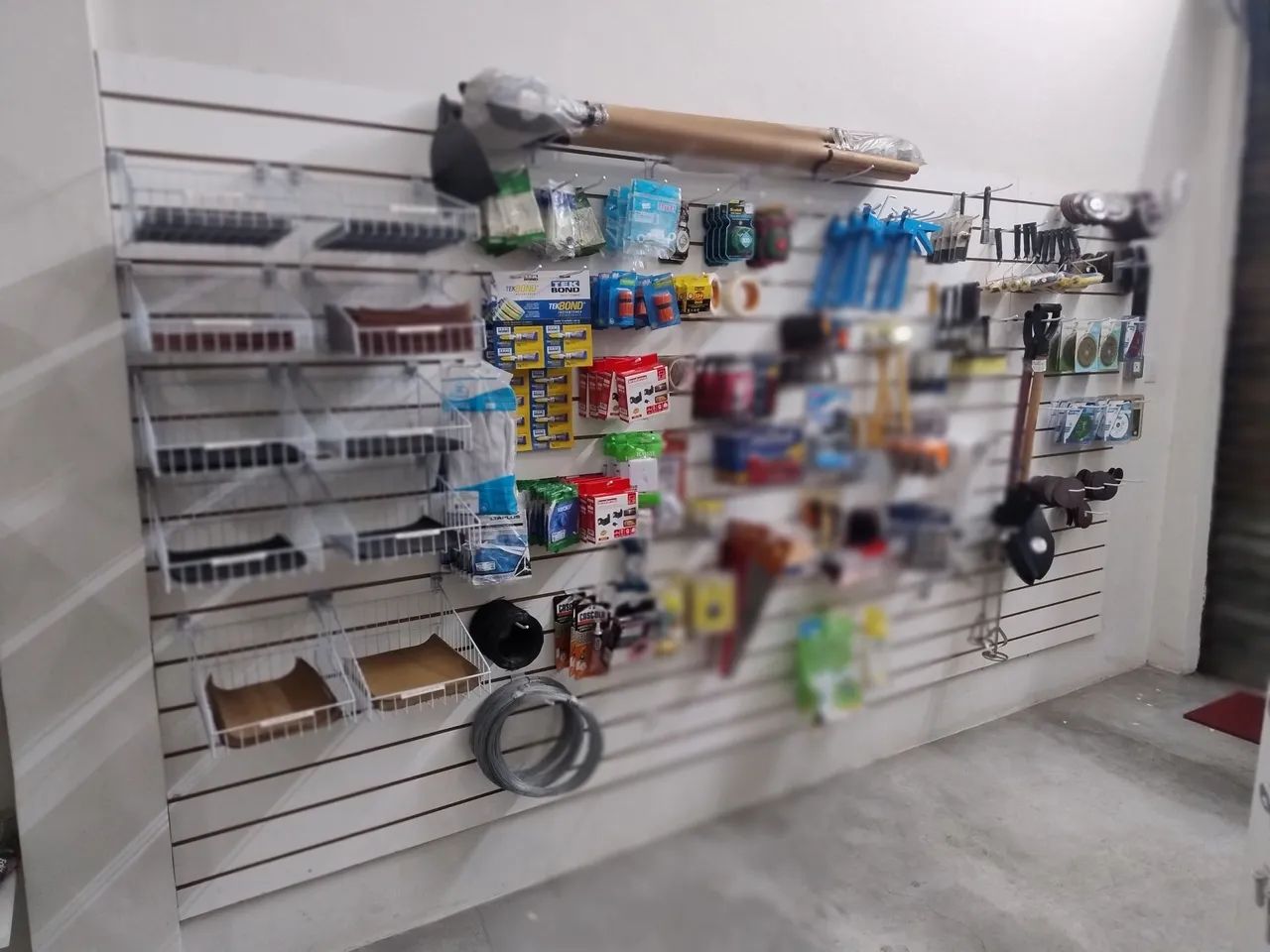 Vende  Ferramentas e Parafusos - Foto 2