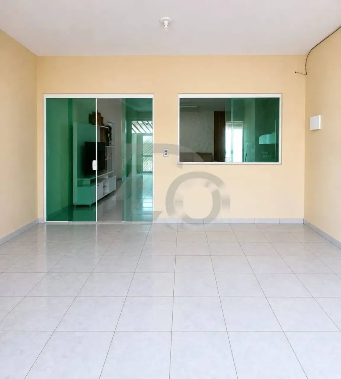 Casa no Bairro Santa Maria com Garagem, Cozinha e 2 Varandas