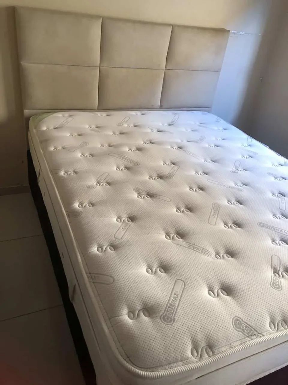 Cama de casal com cabeceira