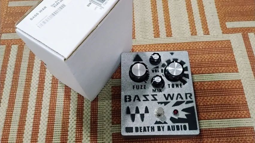 Pedal Fuzz Death By Audio - Bass War - Instrumentos musicais