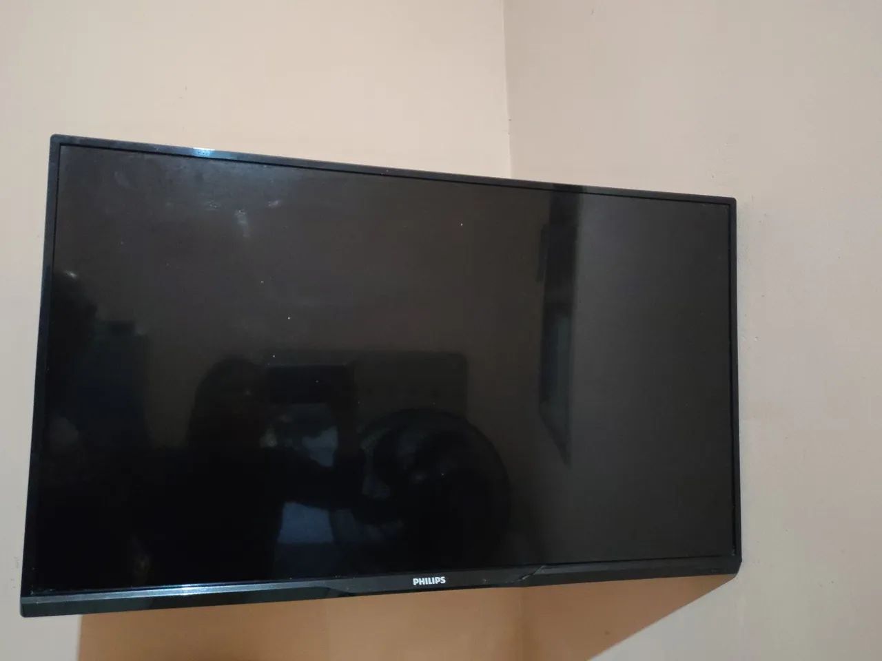 Philips 32 polegadas com tela quebrada para retirada de peças". 