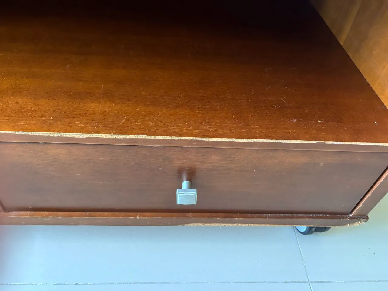Rack para TV amplo, robusto e muito funcional. - Foto 3