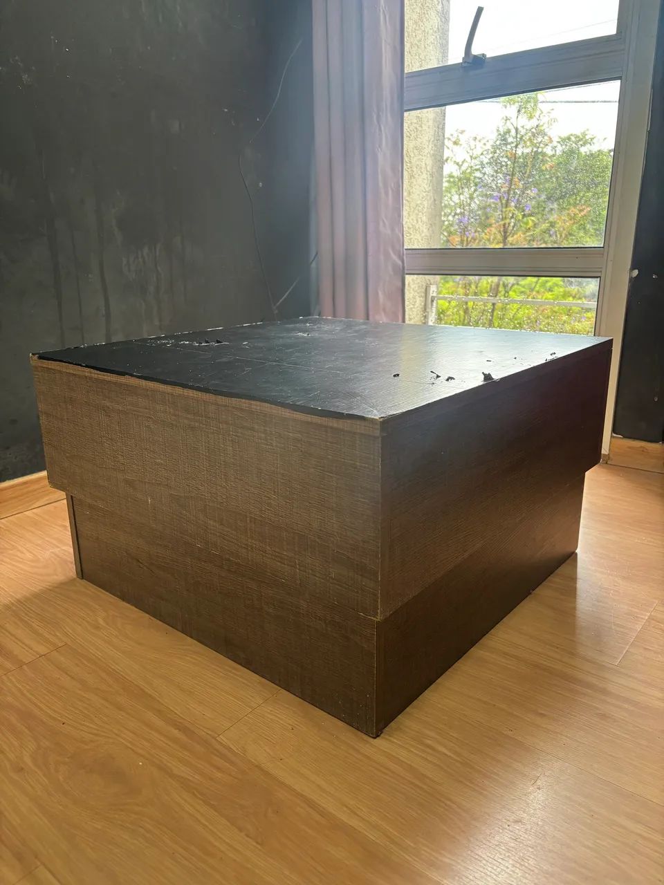 Mesa de Centro de Madeira - Robusta e Espaçosa