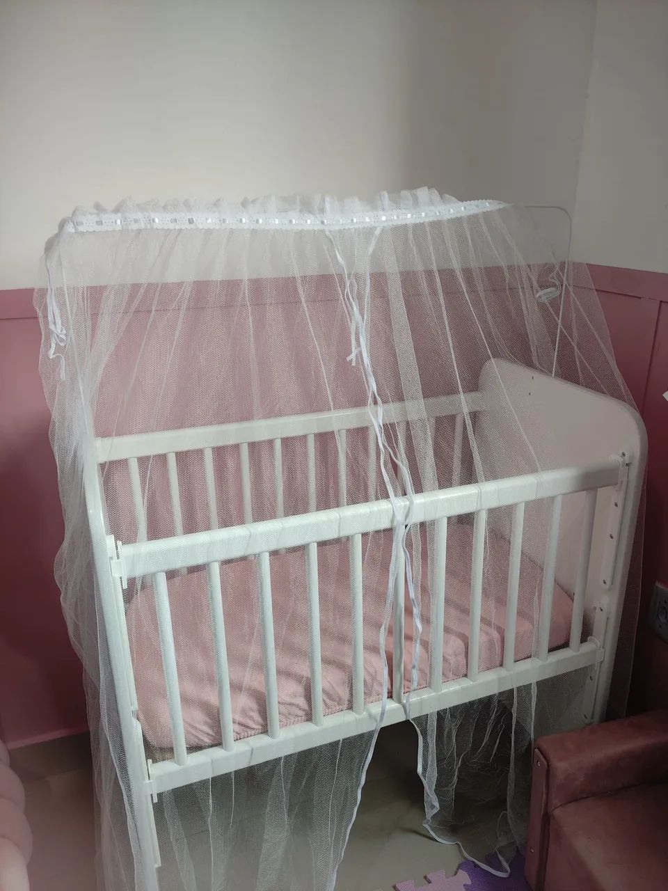 MINI BERÇO + COLCHÃO + LENÇÓIS + MOSQUITEIRO COM GRADE MÓVEL E REGULAGEM DE ALTURA - Foto 5