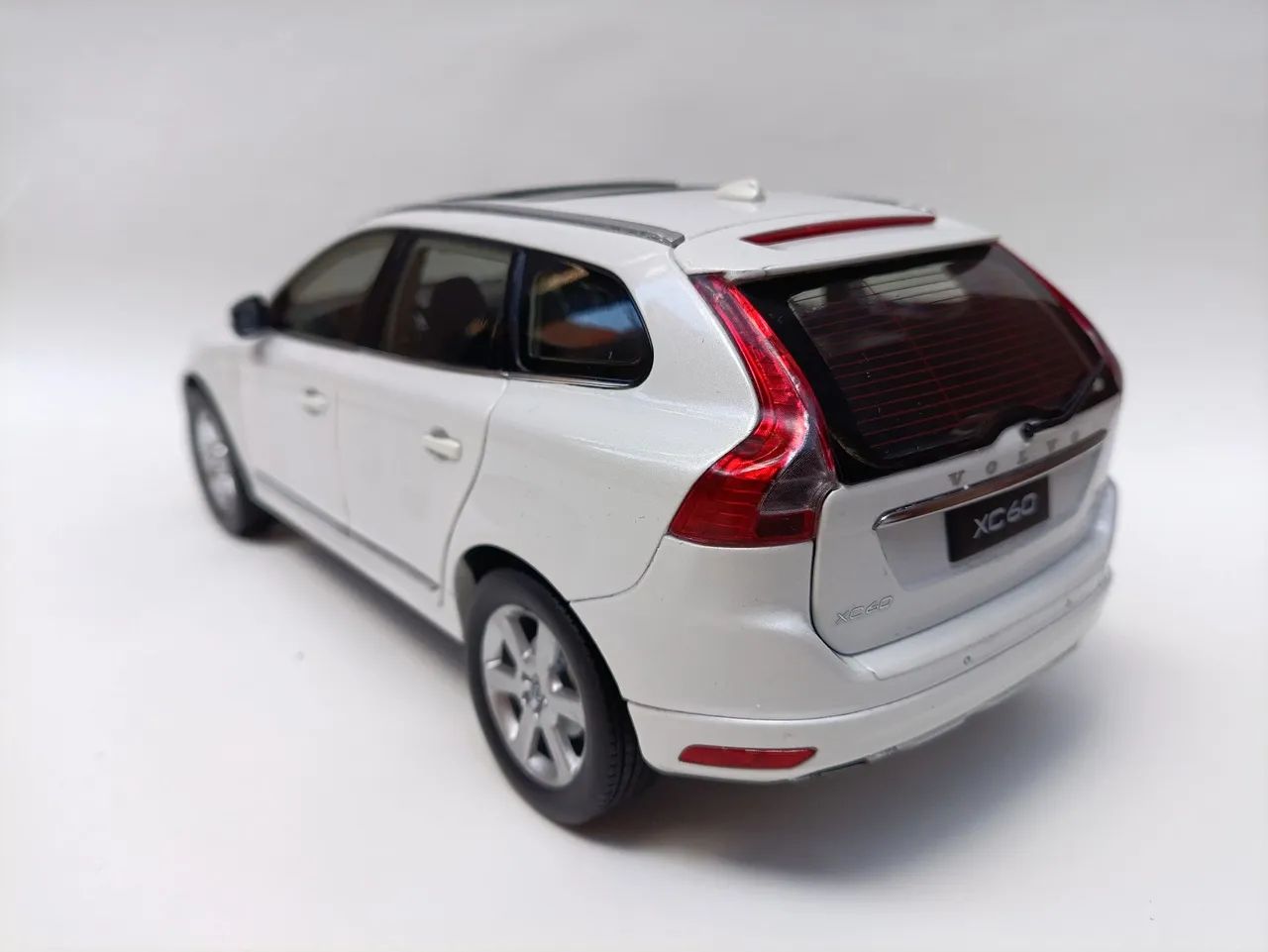 Miniatura volvo XC60 2016 1:18 - Foto 2