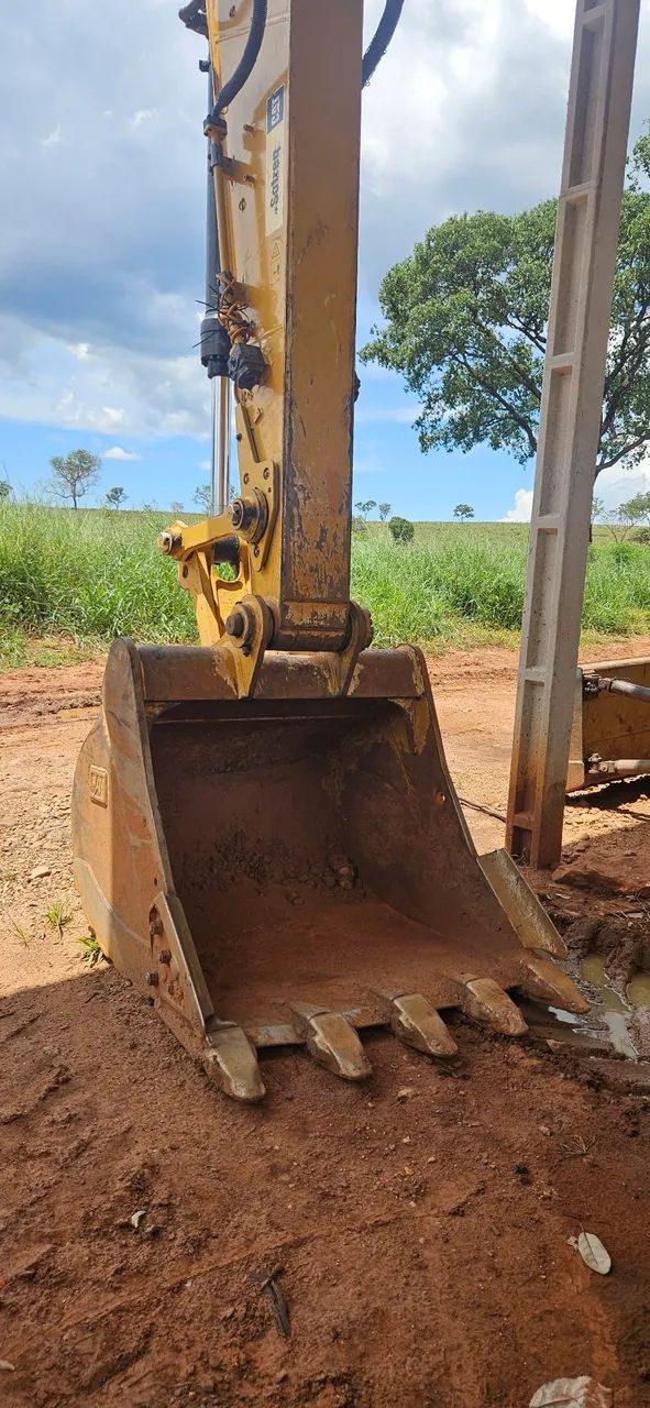 ESCAVADEIRA CATERPILLAR 320 - 2.300 HORAS - Foto 5