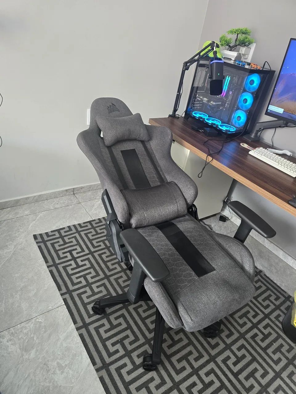 Cadeira Gamer Corsair, 120kg ,Reclinável e Com almofadas. - Foto 2