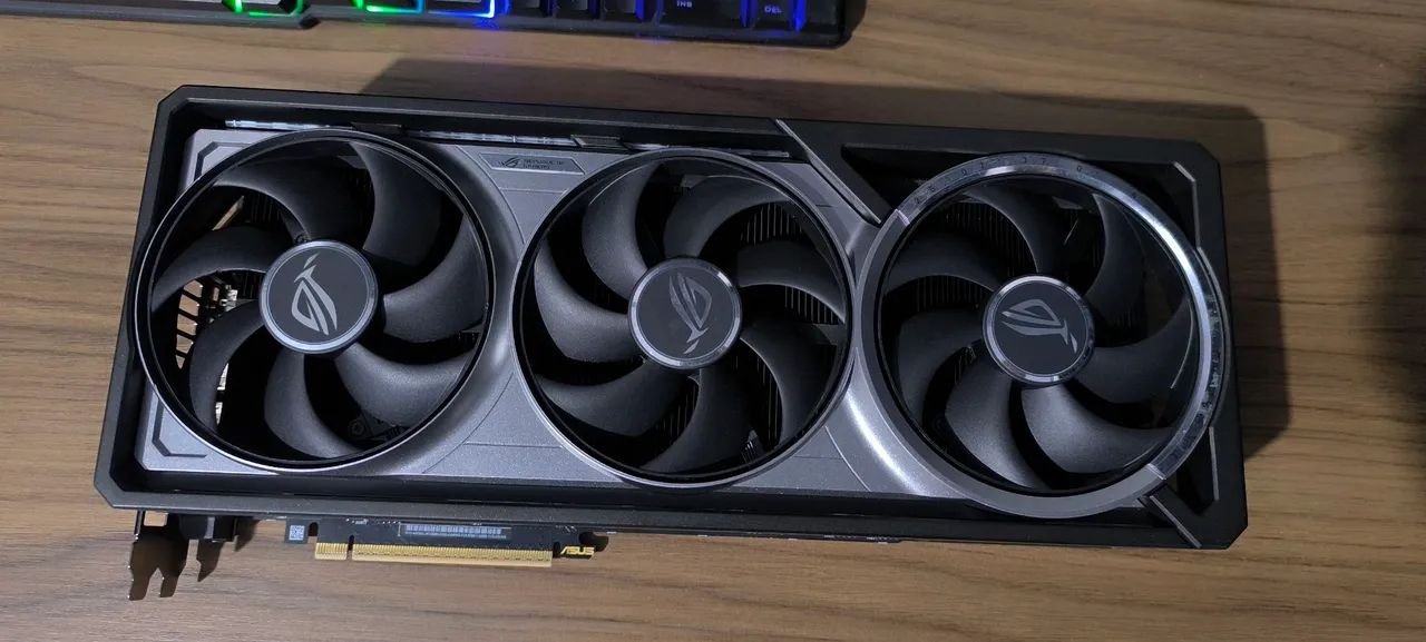 ASUS ROG ASTRAL RTX 5090 中古 (欠品あり) Placa De Vídeo Asus Geforce Rtx 5090 Rog Astral Oc 32gb | Frete grátis