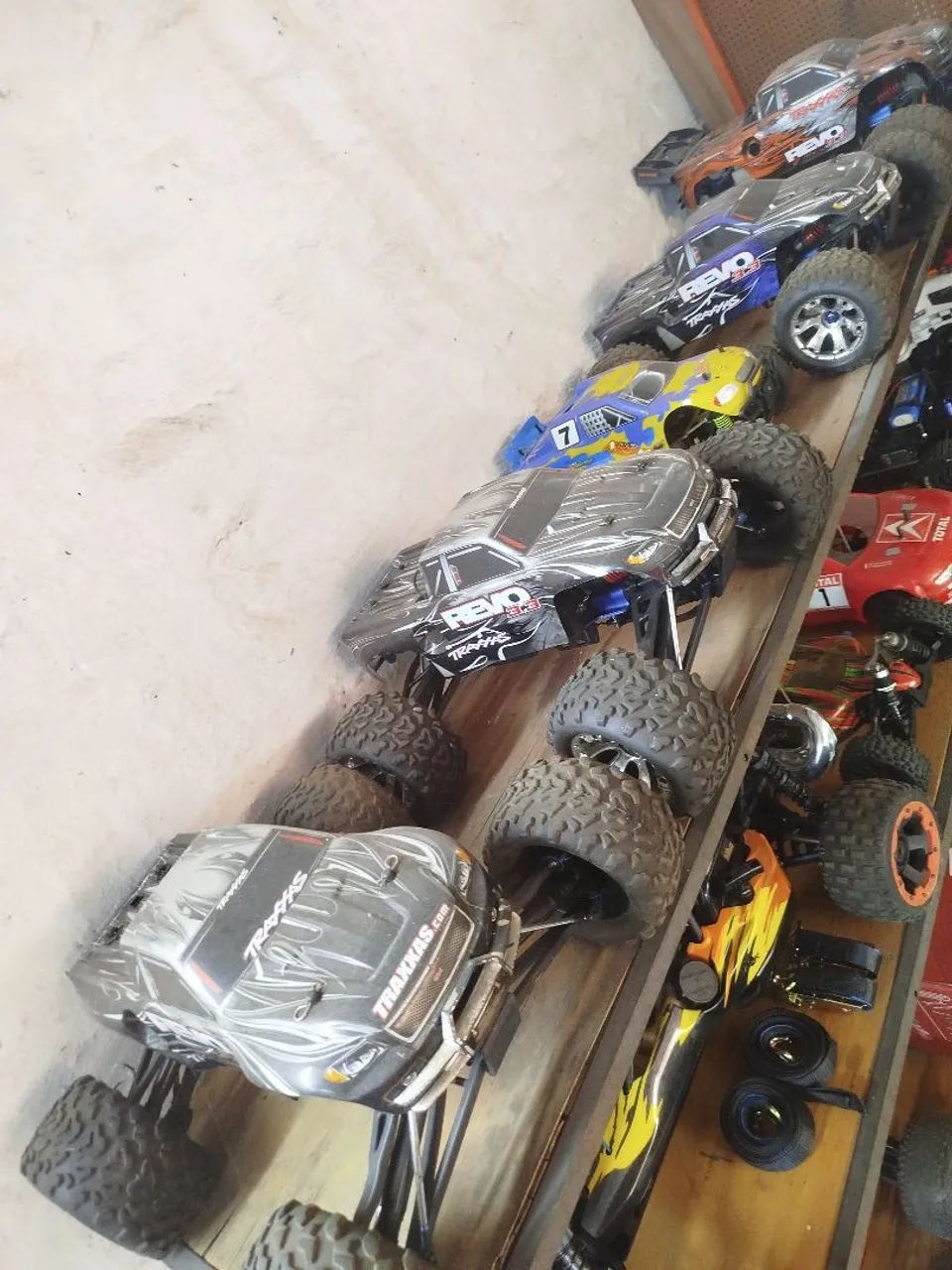 Automodelo Traxxas Revo 3.3 - Foto 4