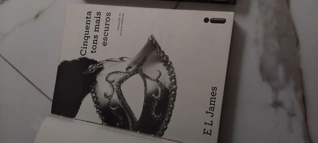 Livros Cinquenta Tons de Cinza. - Foto 2