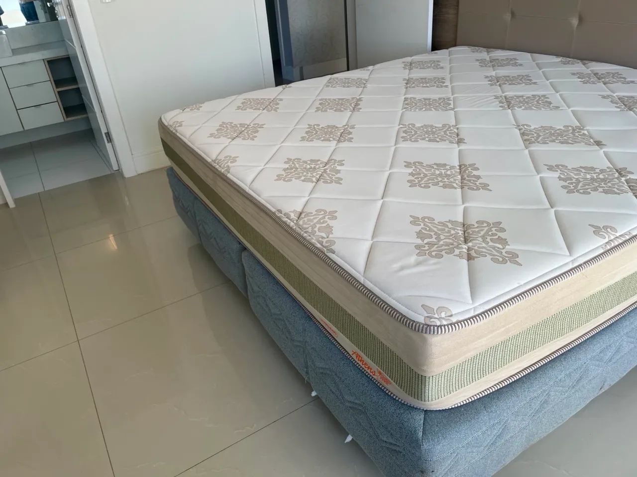 Vendo cama box King semi nova - Foto 3