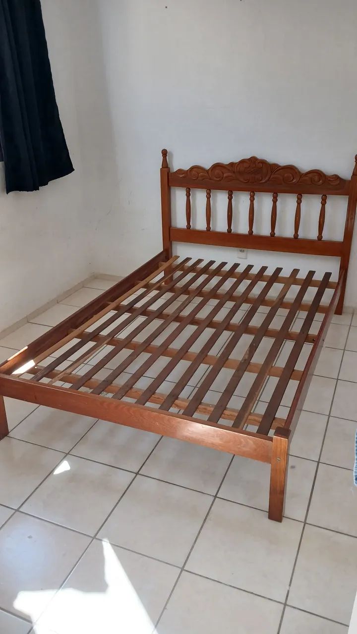Cama madeira maciça 