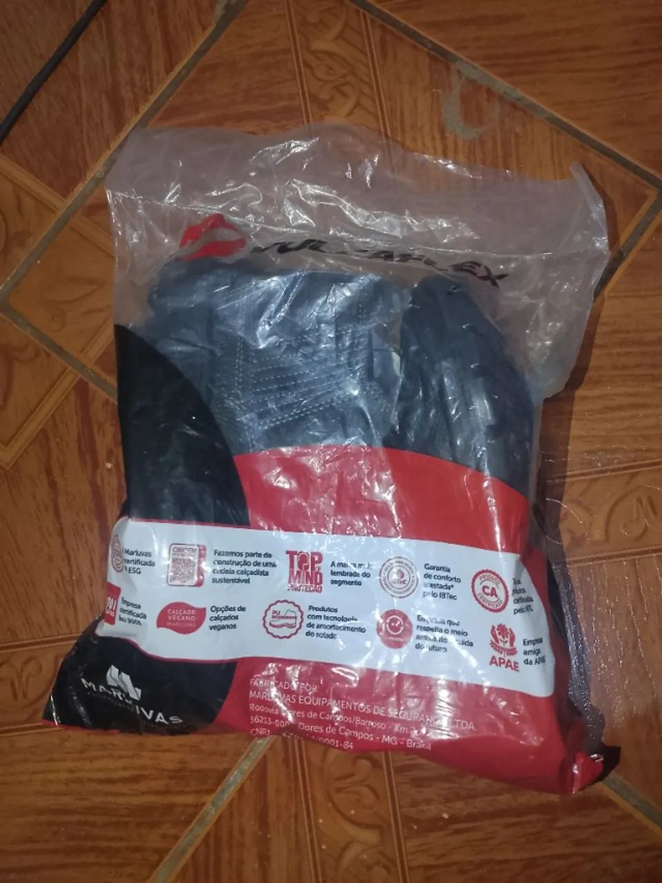 Bota Pico de ferro / TMN: 40 Na embalagem. - Foto 5