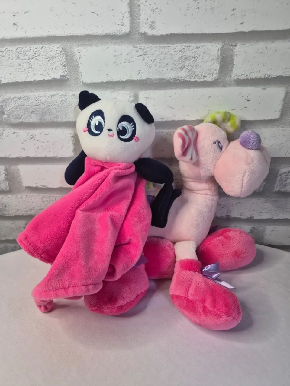 Kit Pelúcias com Chocalho Panda Pucket e Cachorrinho Rosa
