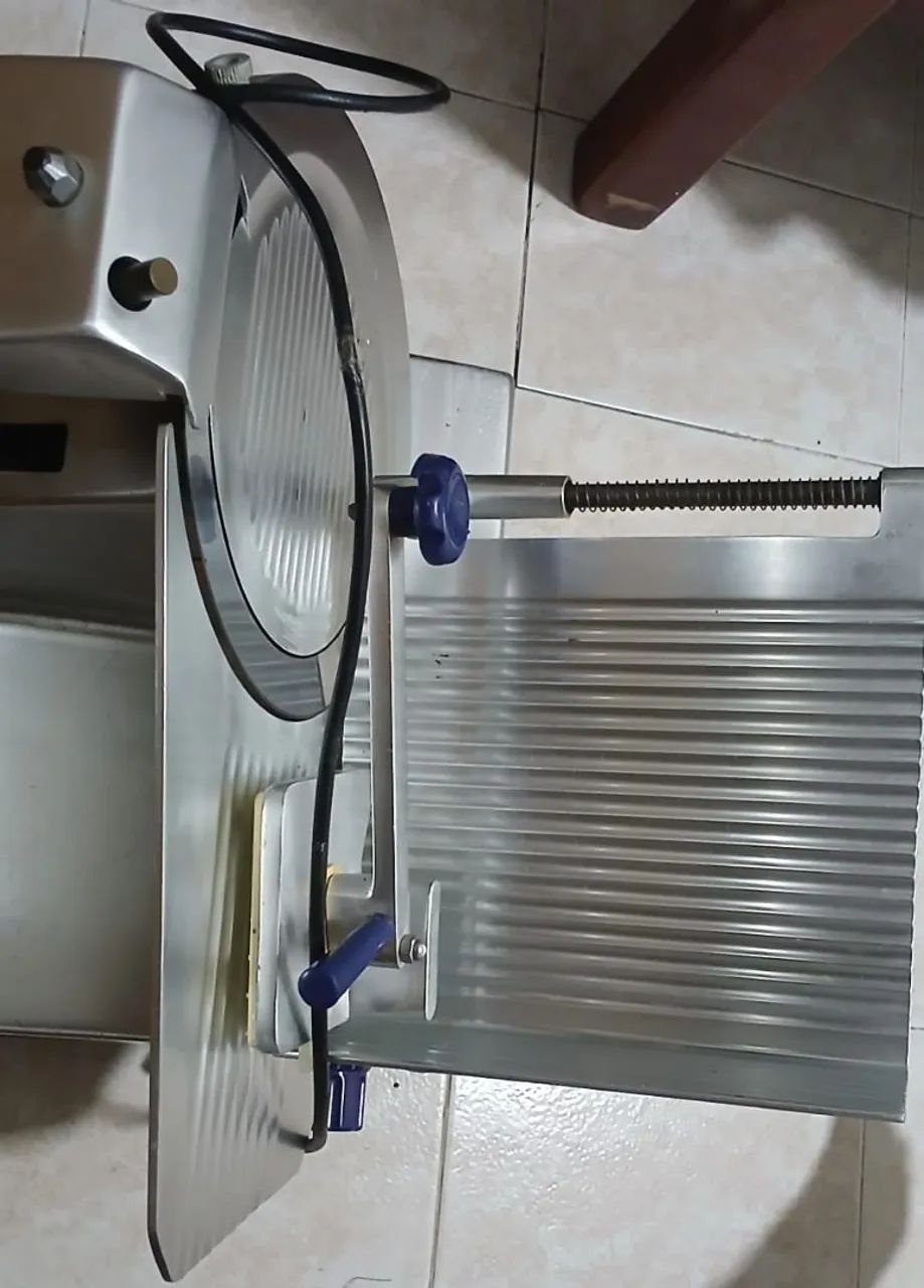 Fatiadora de frios semi nova - Foto 3