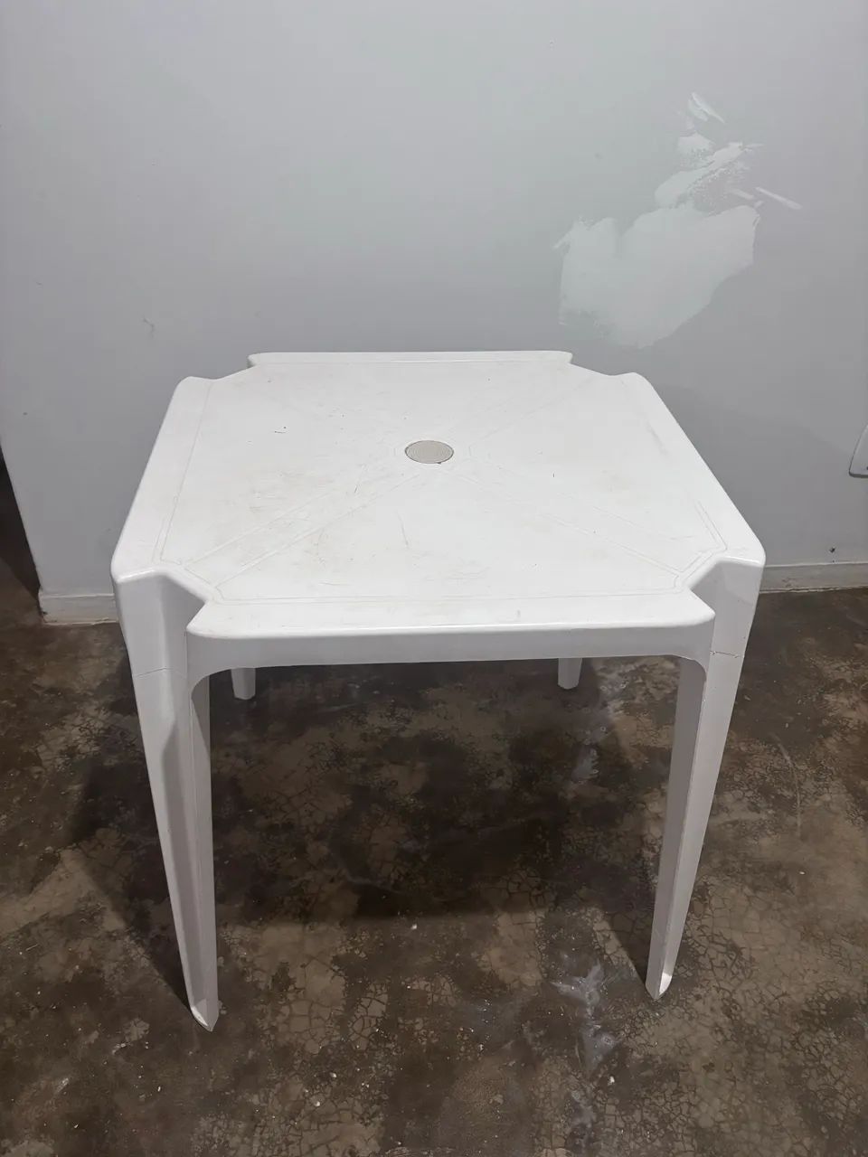 Mesa branca de plástico usada - Foto 2