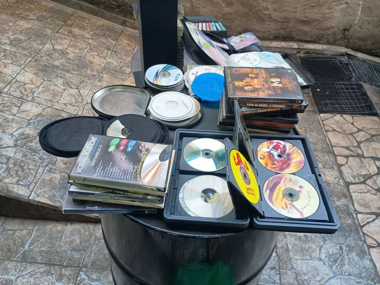 VARIOS CDS, DVDS E FITAS CASSETE  - Foto 4