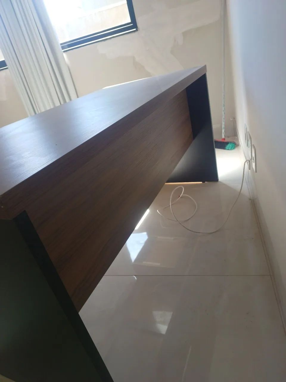 Vendo mesa de escritório em ótimo estado de conservação.  - Foto 3
