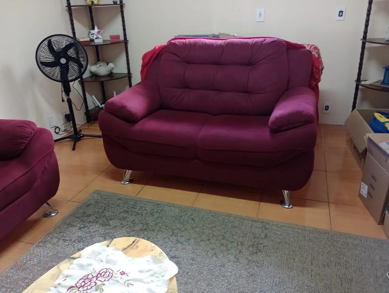 Vendo jogo de sofá muito novo  - Foto 2