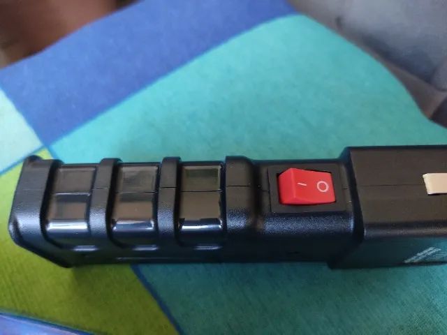 Lanterna iluminação prática e segurança integrada. - Foto 3