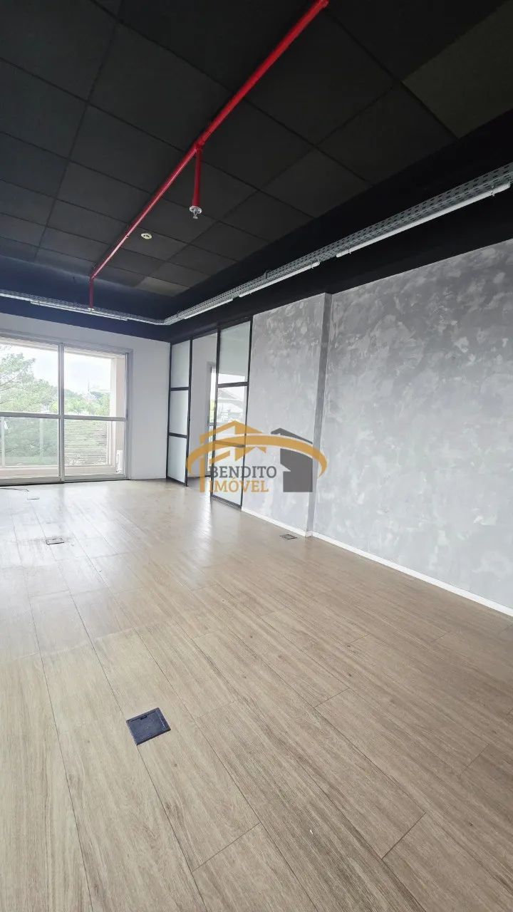 Conjunto comercial com 4 salas, 2 banheiros, sacadas, 4 vagas de garagem, Centro, próximo 