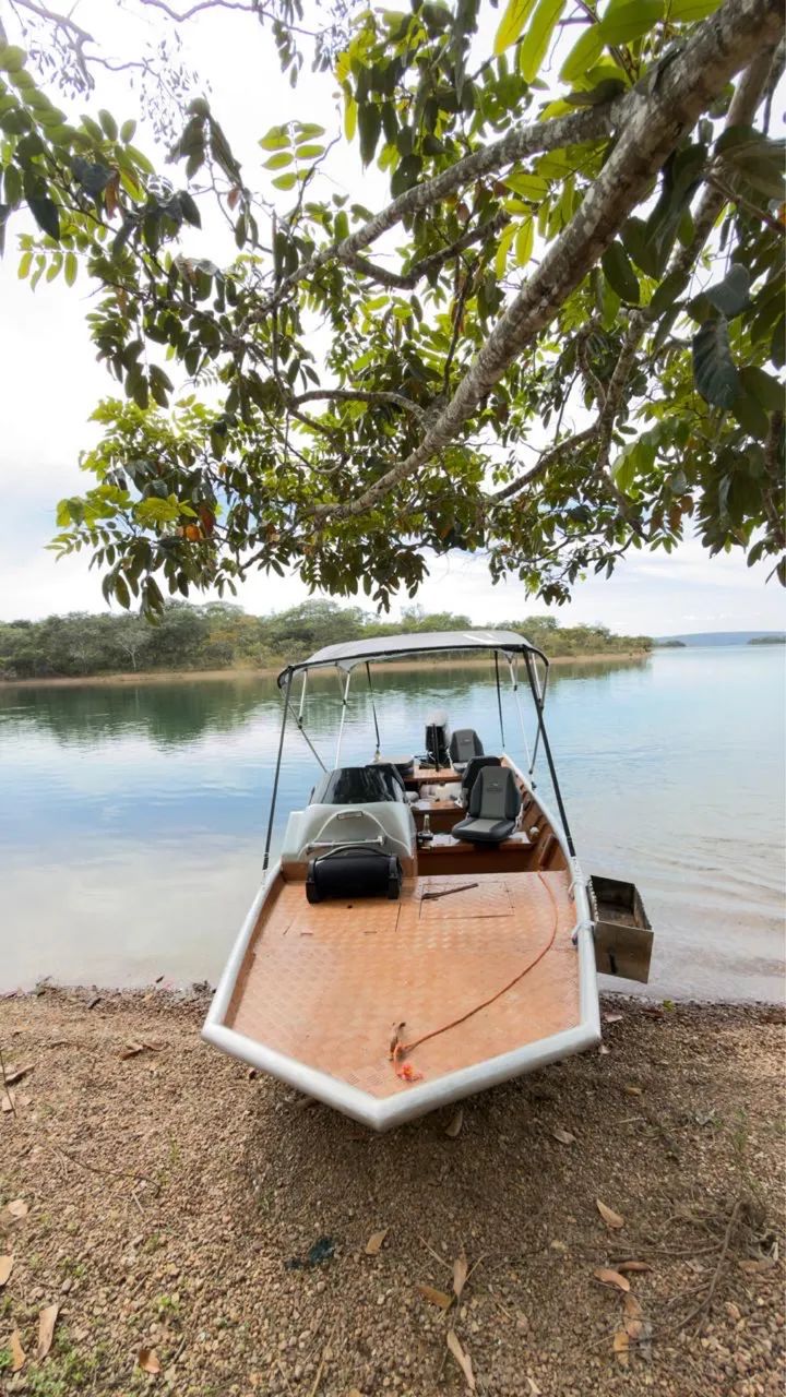 Barco  de pesca esportiva e passeio