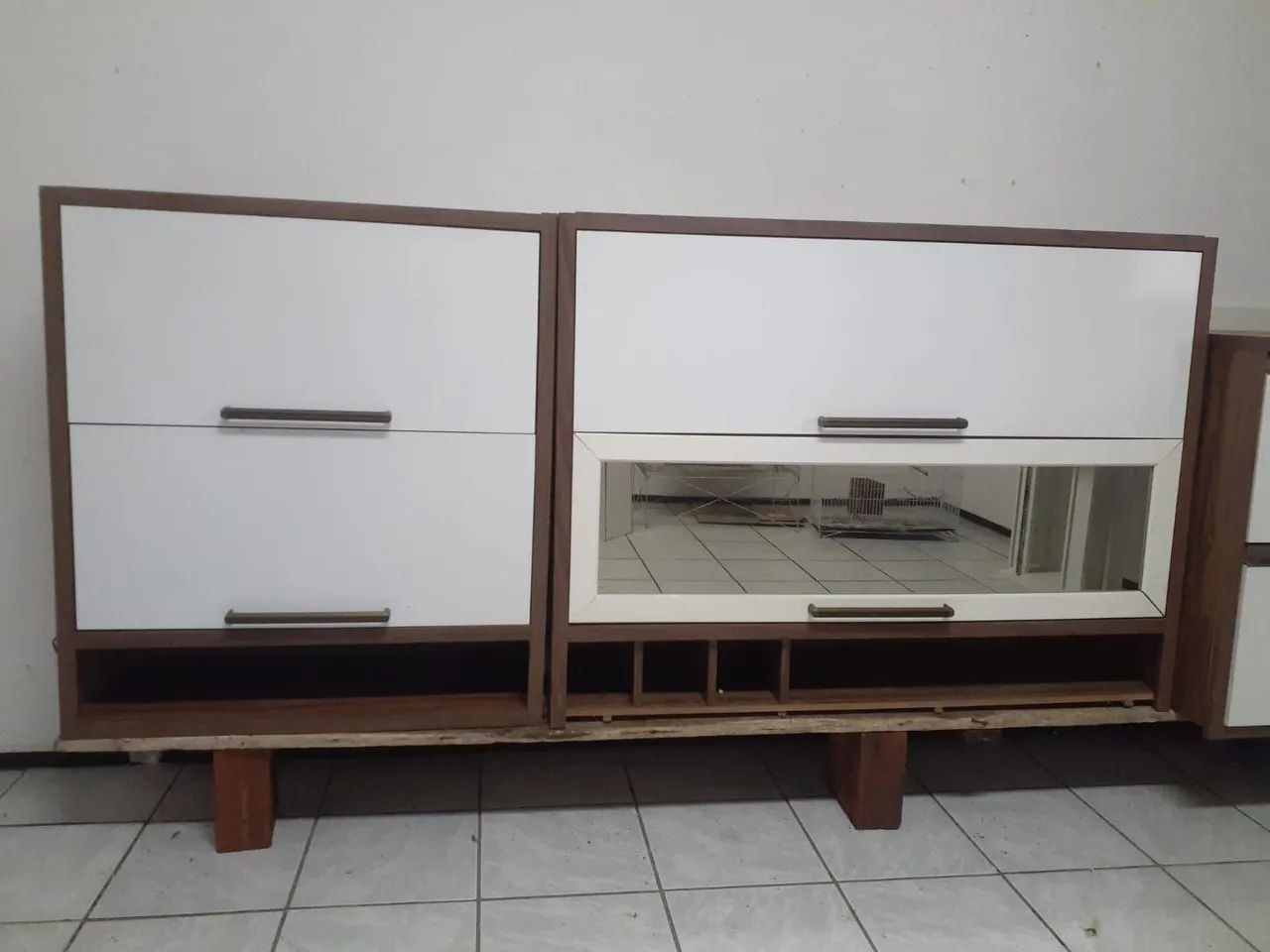 Cozinha projetada. Toda na madeira. Não acompanha bancada, forno, e fogão.  - Foto 3