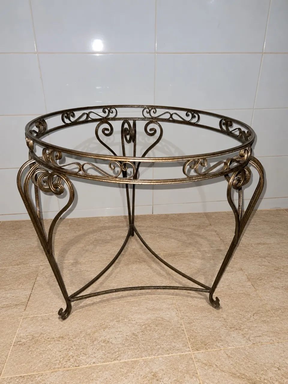 Conjunto de Mesa com 4 Cadeiras de Ferro Decoradas - Foto 4
