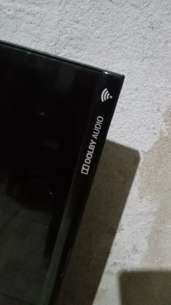 Tv Philips 32polegada quebrada/ retirada de peças  - Foto 2