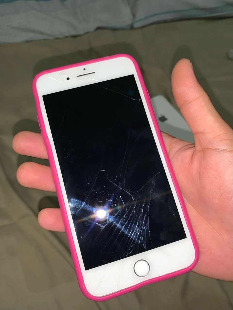iPhone 7 Plus 128g com detalhes acompanha carregador original  - Foto 3