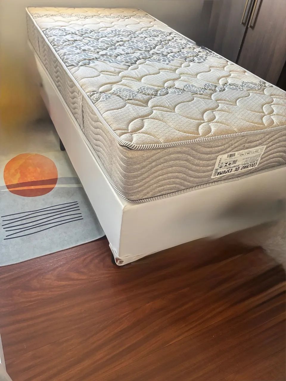 Cama box de solteiro com colchão sem nova pouco uso