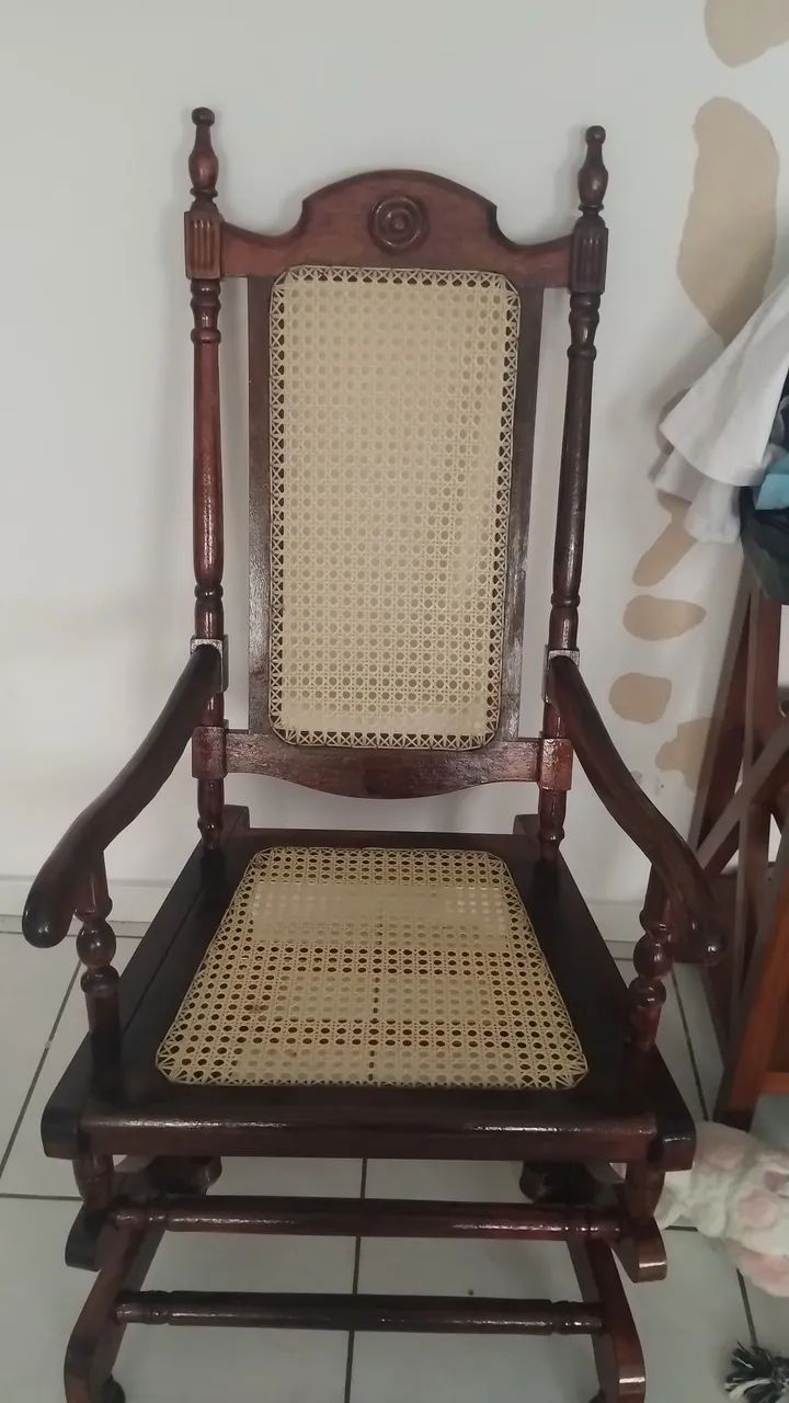 Cadeira de balanço Imperial em madeira 