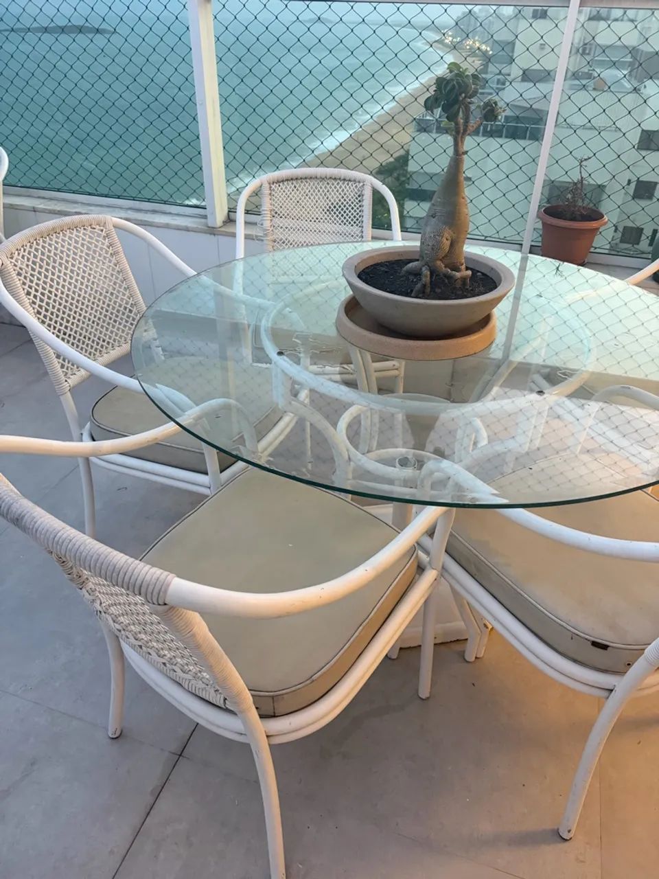 Vendo mesa e cadeiras área externa 