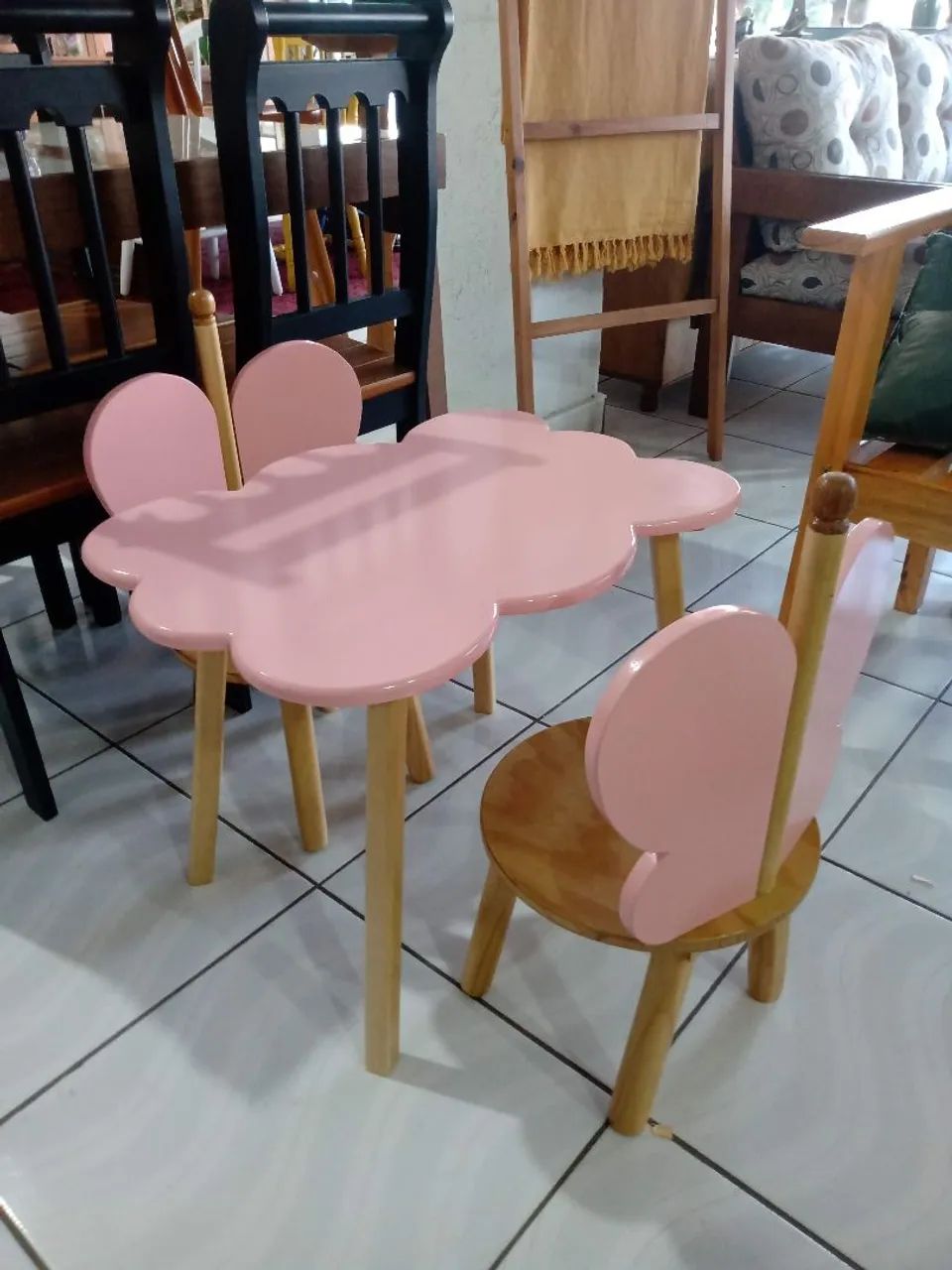 Mesa infantil nuvem com 2 cadeiras borboleta  - Foto 2