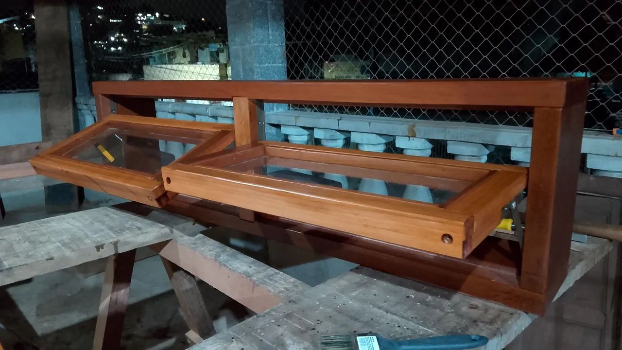 Janela de madeira com vitrô sob medida  - Foto 5