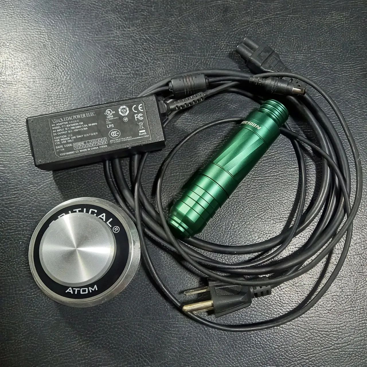 Fonte Critical e Pen Tattoo