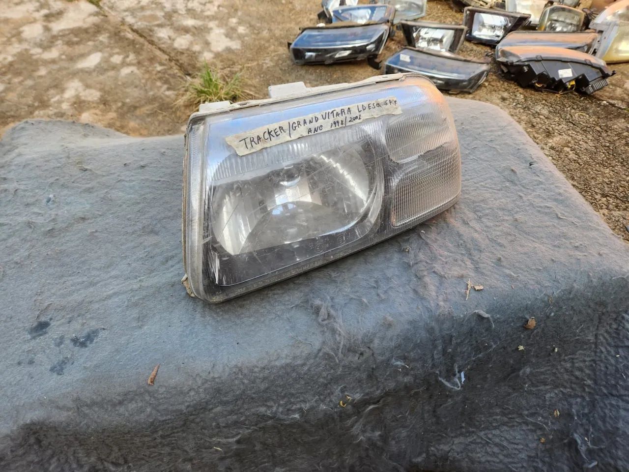 Farol esquerdo TRACKER e Grand Vitara 98/00 ORIGINAL 