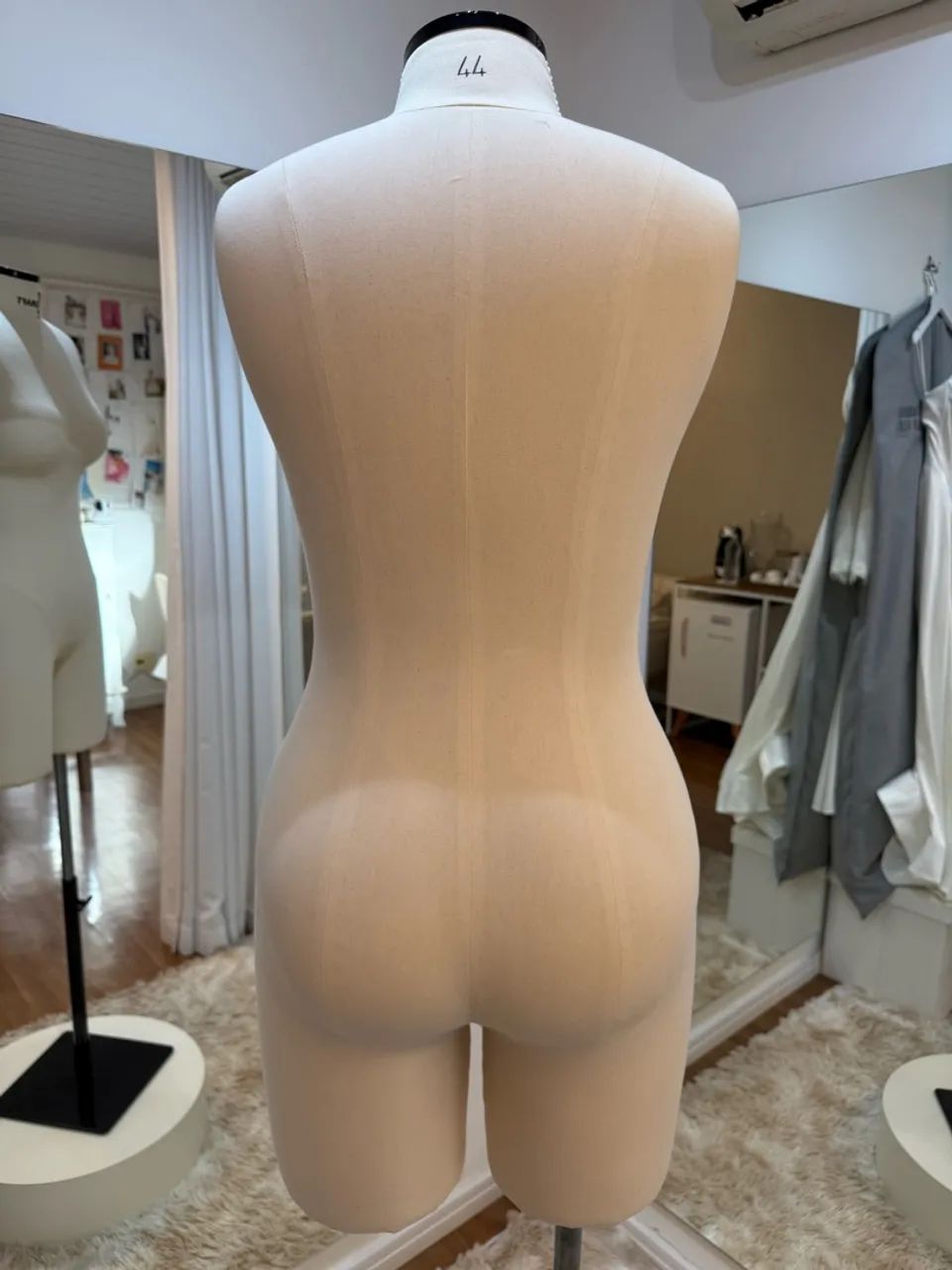 MANEQUIN FEMININO TAMANHO 44 MEIA PERNA COM PÉ DE FERRO + BRAÇOS - DRAFT - Foto 3