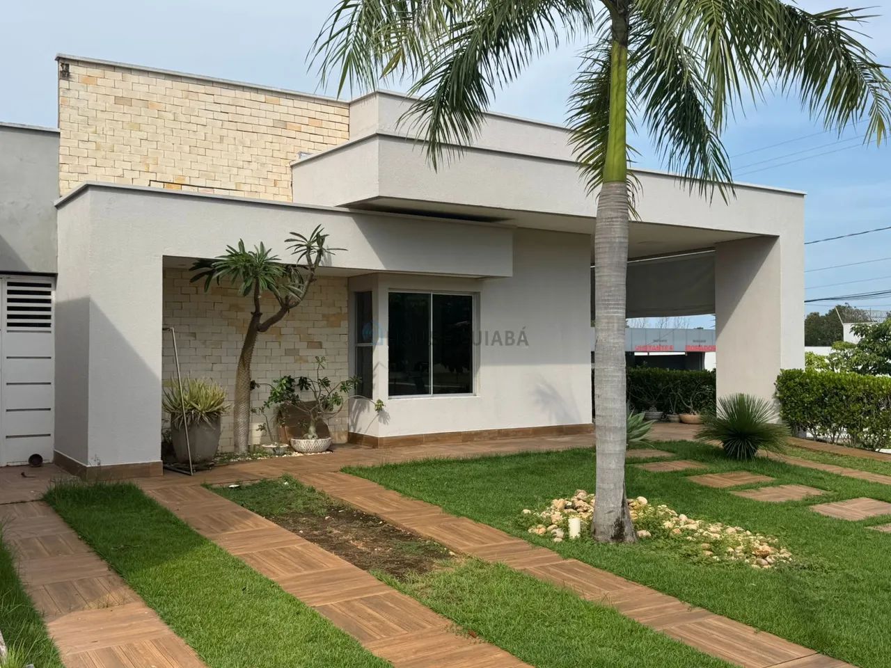 Casa Térrea Reformada no Bosque dos Ipês - Foto 2