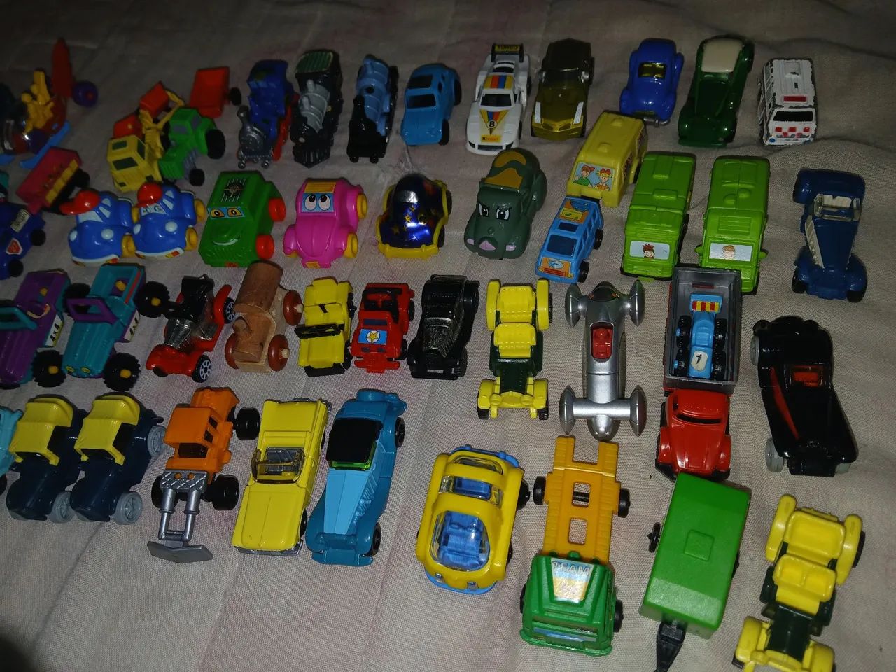 Lote carrinhos kinder ovo - Foto 3