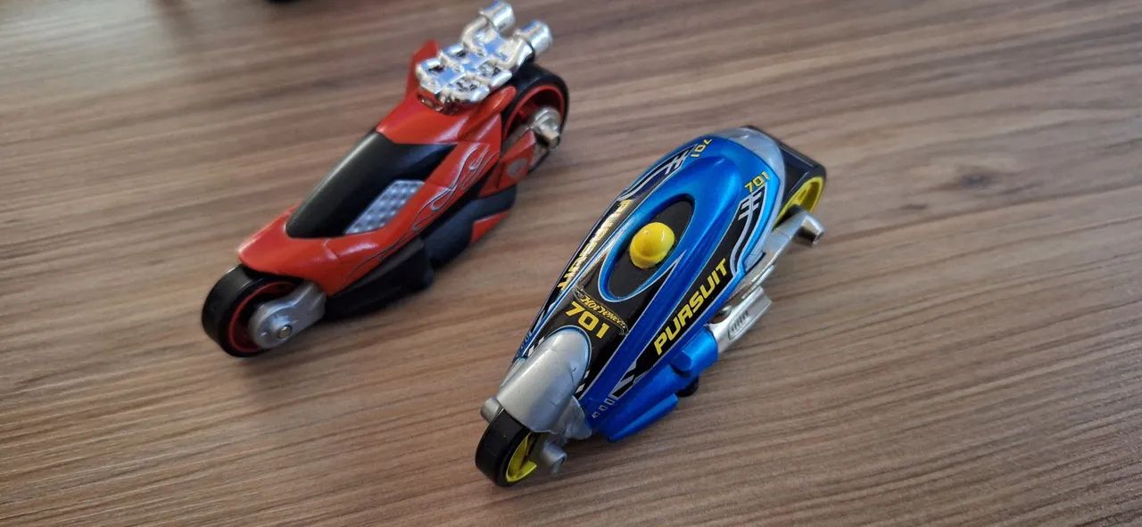 Hot Wheels motos Shokblade 2003 e Bifusion 2004. RS 250 cada