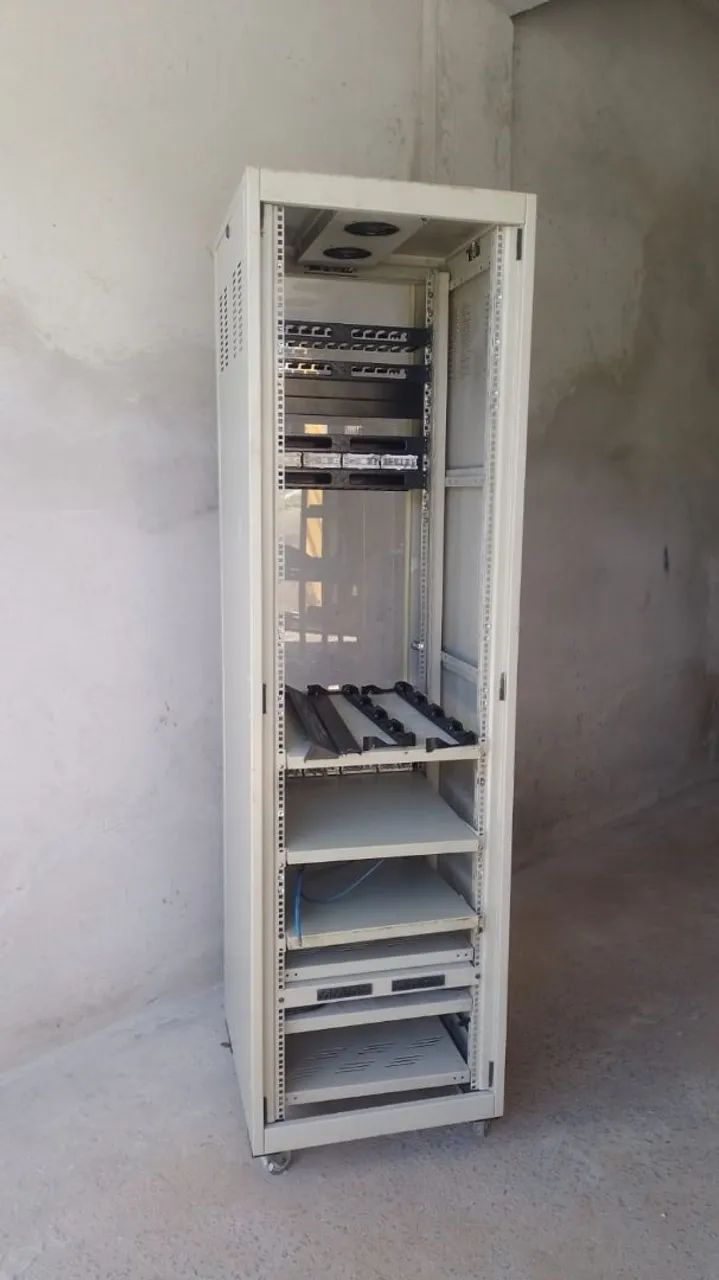 Rack servidor com bandejas e chave  - Foto 5