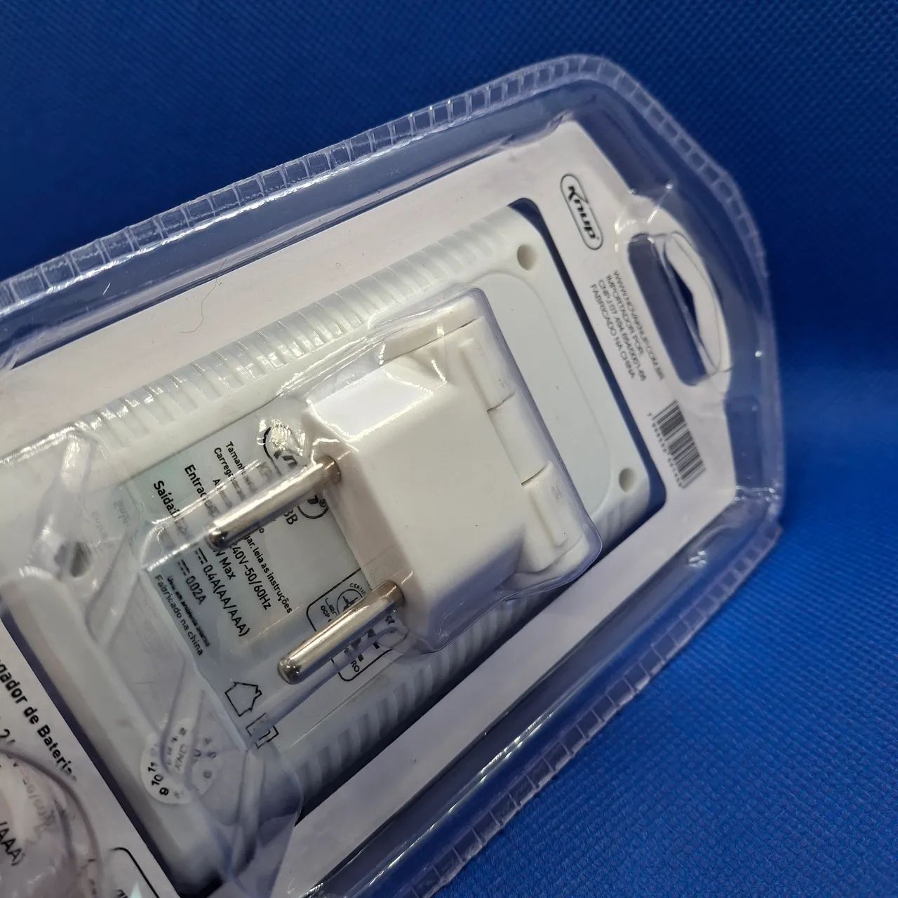 CARREGADOR DE PILHAS COM 4 PILHAS RECARREGÁVEL AAA  - Foto 2