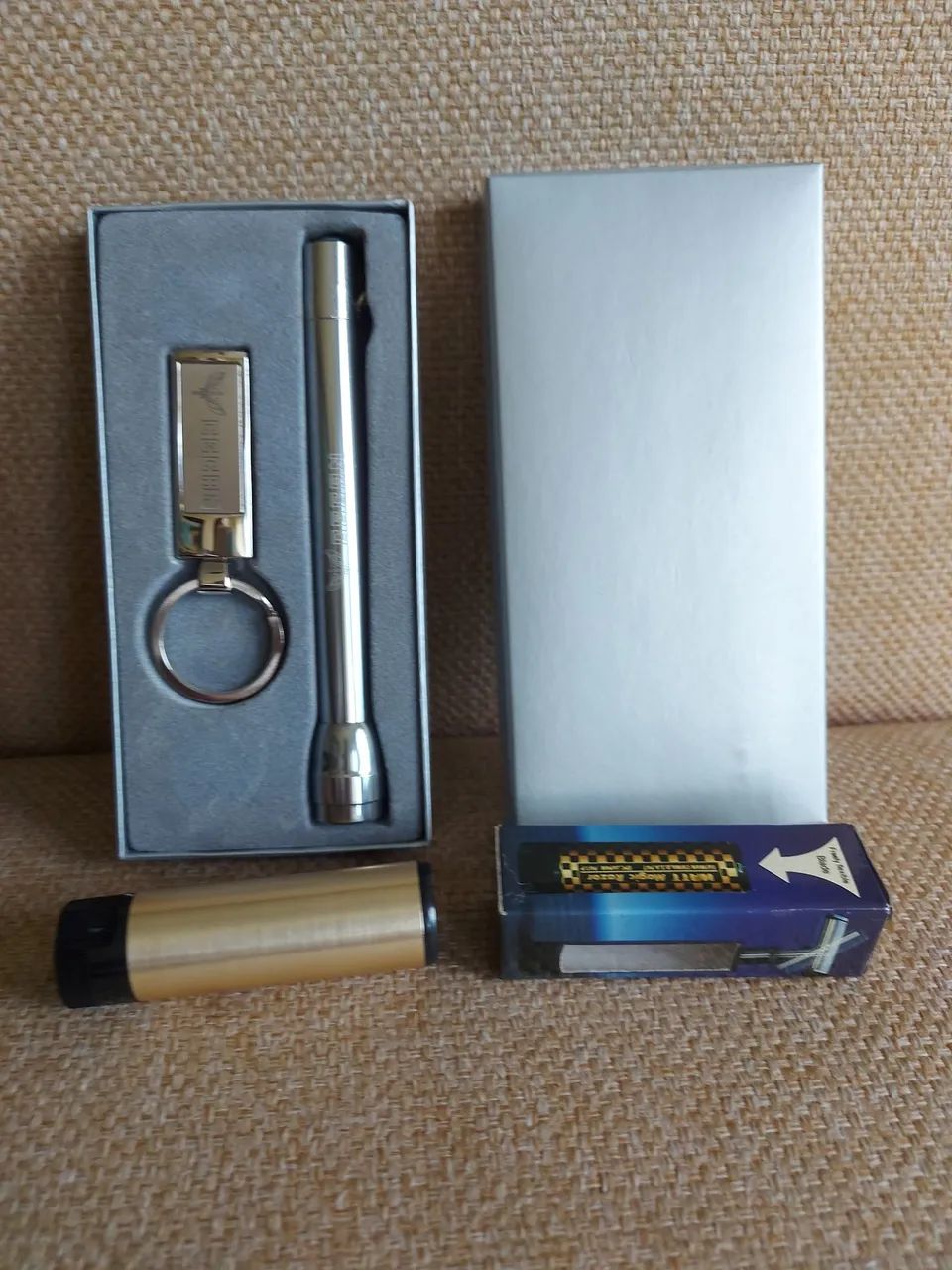 Kit Executivo Vintage: lanterna, chaveiro, barbeador - Foto 2